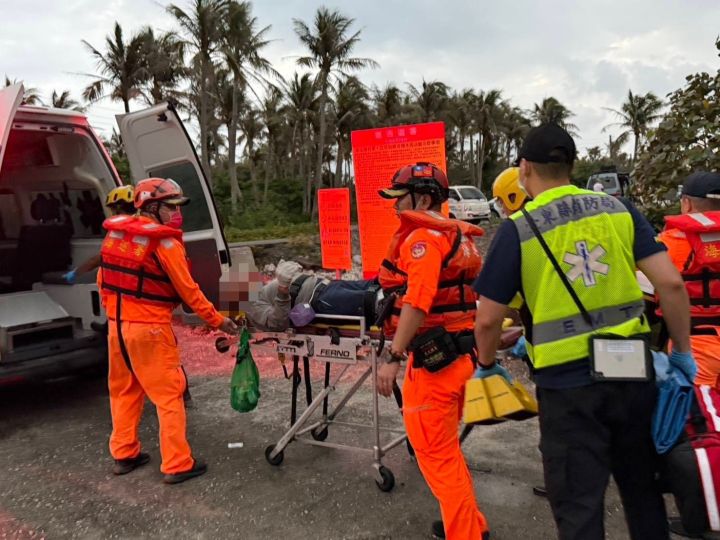 三仙台傳民眾落海 海巡會同漁民全力救援